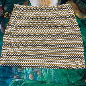 This is a beautiful mini skirt that I can’t wear